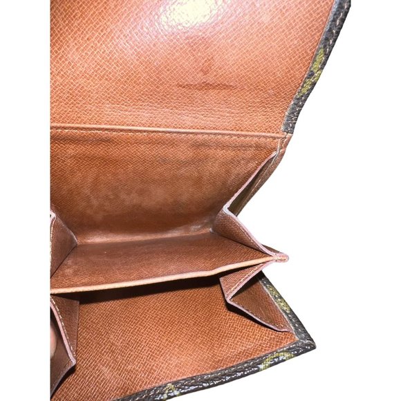 LOUIS VUITTON: Brown, "LV" Logo, Medium Folding Wallet #L1160 - Picture 10 of 11